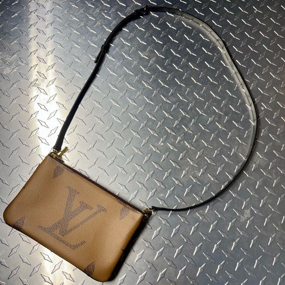 Louis Vuitton Reverse Monogram Giant Double Zip Pochette - Picture 8 of 10